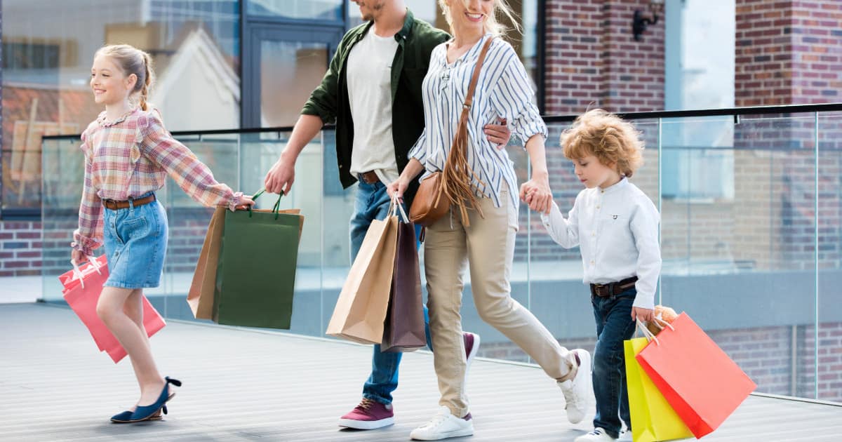 how to avoid mom frump - image of family shopping