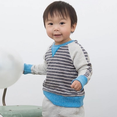 A child wearing a Manu Pullover Onward