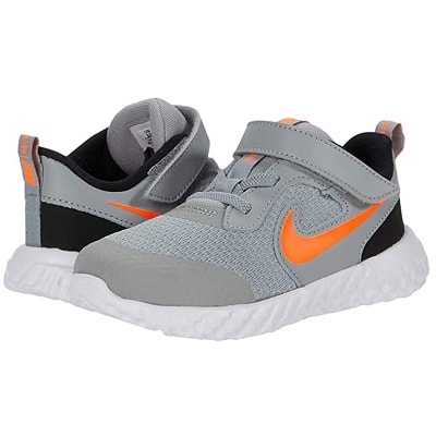 A pair of Nike Revolution 5 Toddler