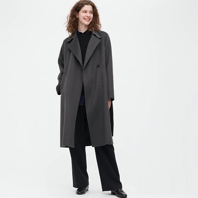 Woman wearing a gray long coat with removable belt