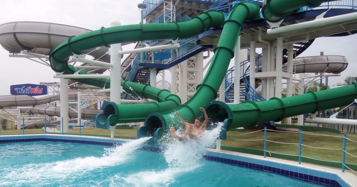 The Easiest Family Vacation Resorts for Working Moms - waterpark like Great Wolf or Kalahari