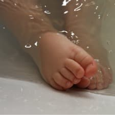 A picture of baby feet in the tub.