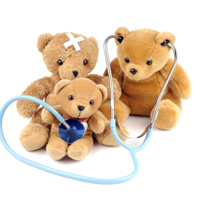Three teddy bears with a stethoscope